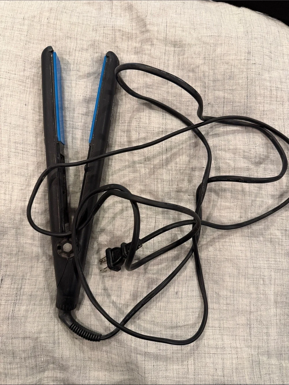 Solia Black Hair Straightener with Blue Ceramic Plates